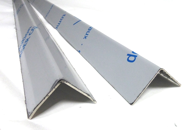 Edelstahl Winkel 1000mm Eckschutzschiene dreifach gekantet 1,5mm Edelstahl Winkel 1000mm Eckschutzschiene dreifach gekantet 1,5mm